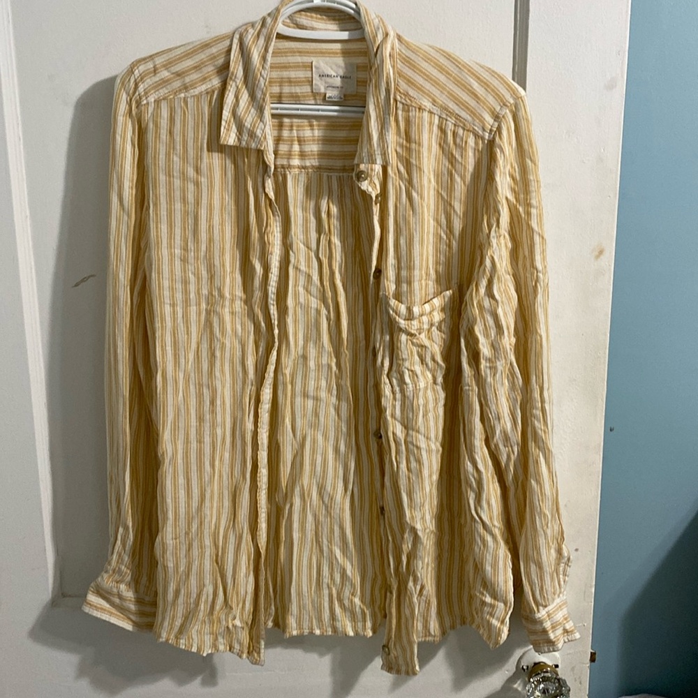 Light weight boyfriend fit American eagle yellow stripped button down